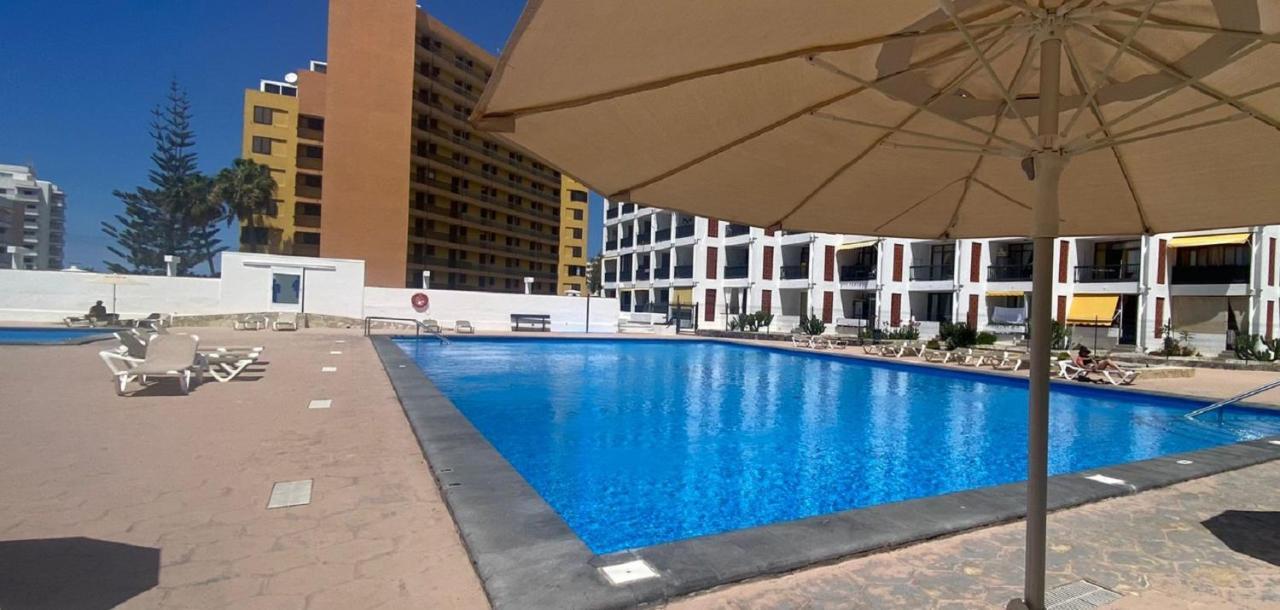 Beach And Pool In Playa De Las Americas Apartment Exterior photo